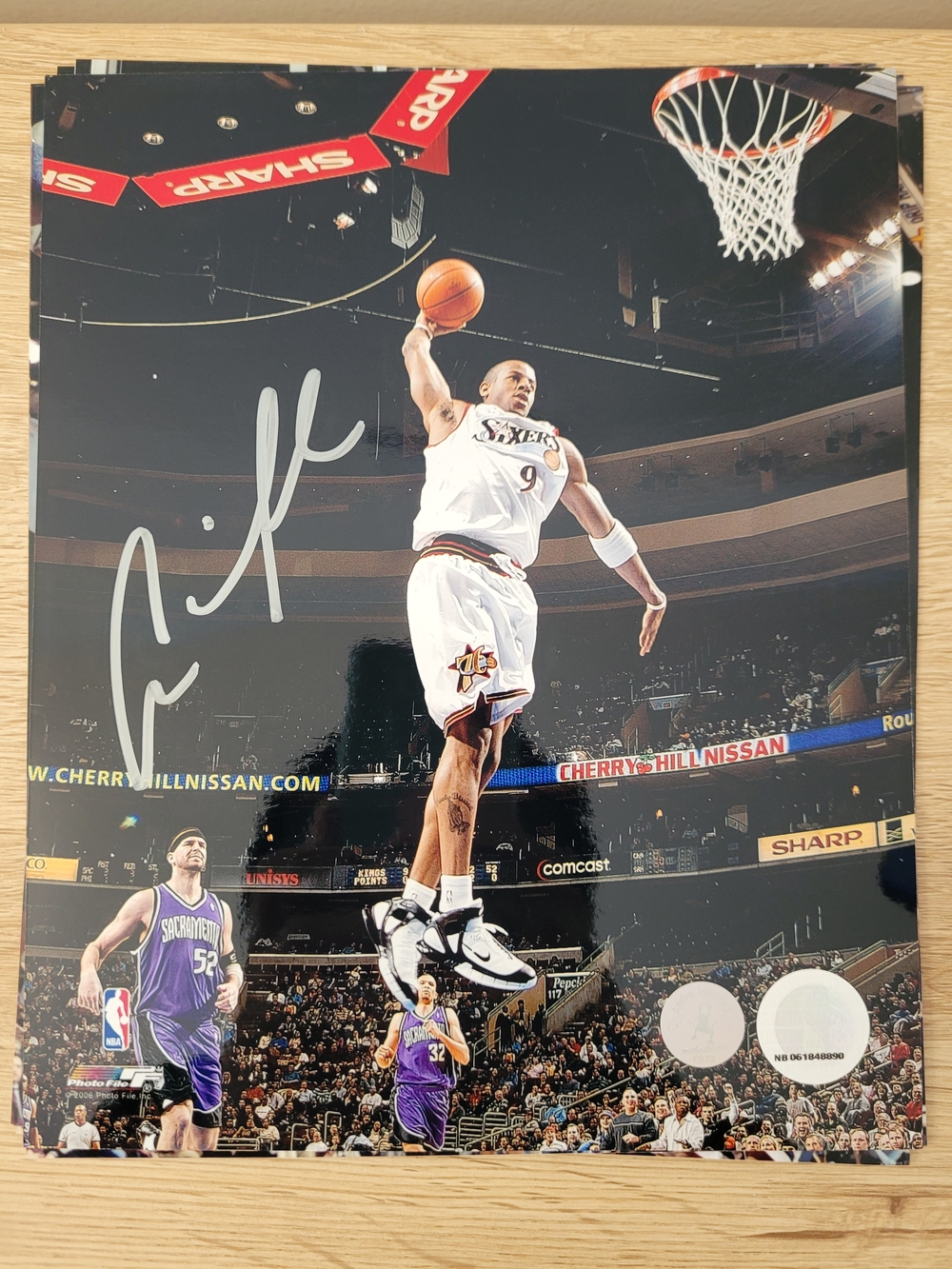Andre Iguodala Signed Basketball Photo - White Sixers Jersey Dunk